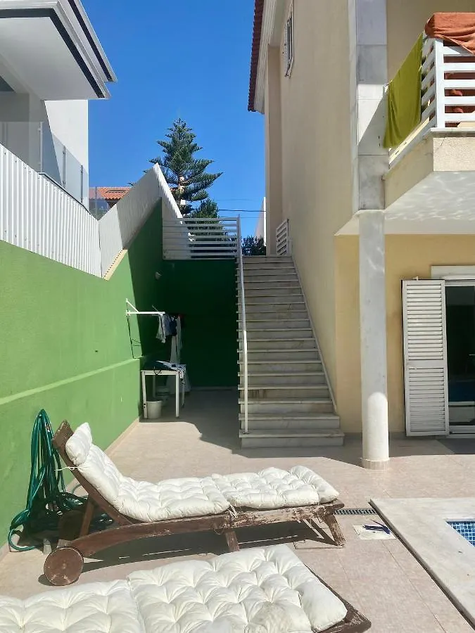 Suite For 5 Near The Beach & City Caxias 0*,  Portugal